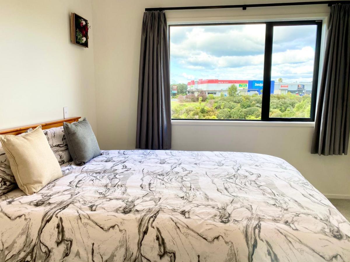 Stunning Townhouse - Walking To Botany Shopping Center Apartment Auckland Exterior photo